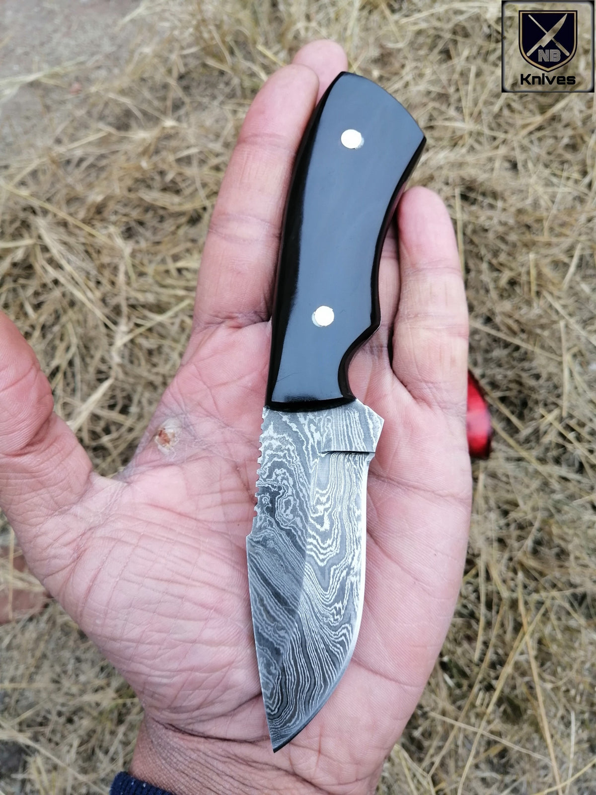 Damascus Skinner Knife with Buffalo Horn Handle and Leather Sheath