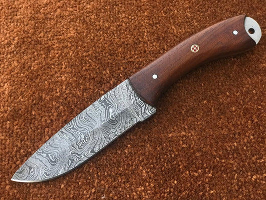 Handmade Damascus Steel Skinner Knife – Rosewood Handle & Leather Sheath
