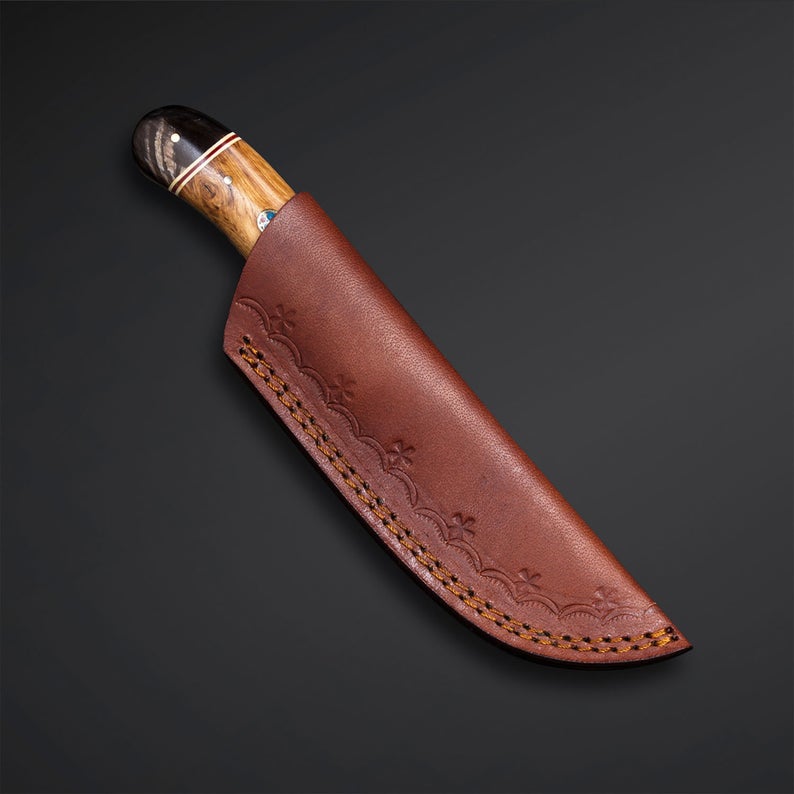 Damascus Skinner Knife with Walnut Wood Handle & Black Horn Bolster