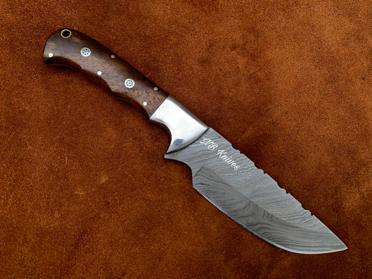 Custom Handmade Damascus Steel Skinner Knife – Rosewood Handle & Leather Sheath