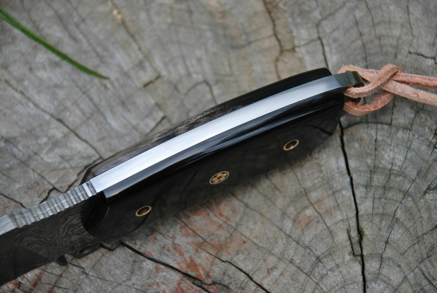 CUSTOM HANDMADE DAMASCUS STEEL BULL HORN FULL TANG HUNTING KNIFE