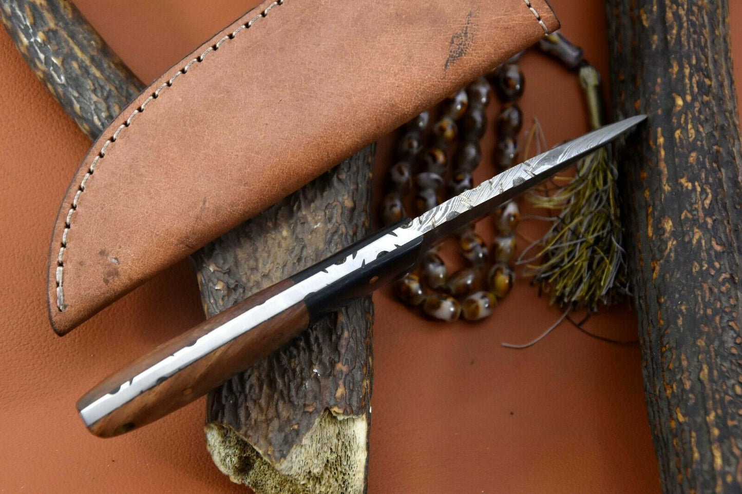 CUSTOM HANDMADE DAMASCUS HUNTING KNIFE Handle Walnut Wood Bolster Horn