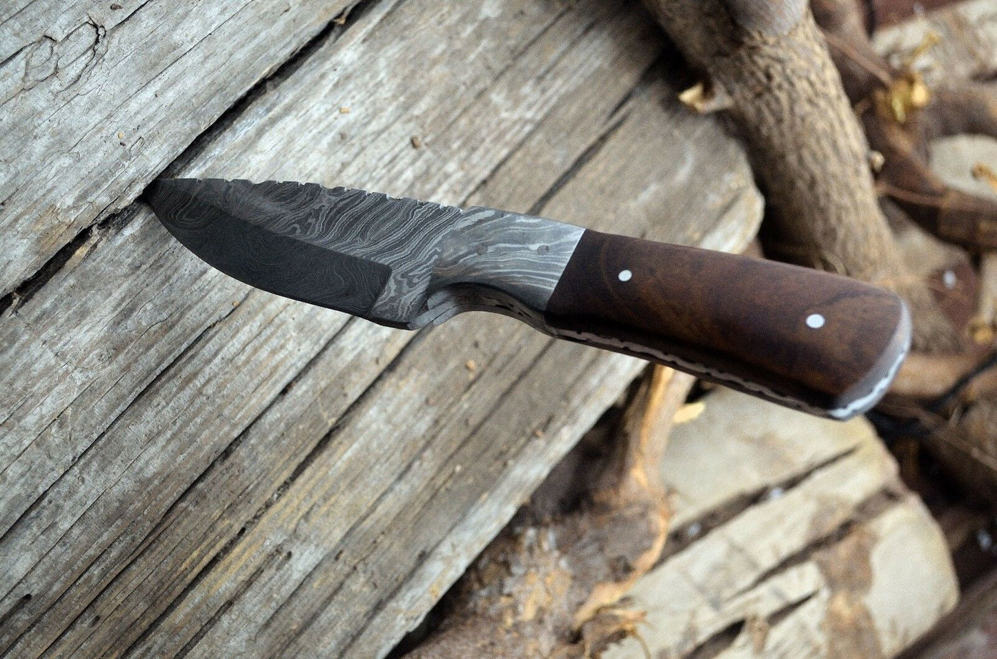 Custom Made Hand Forged Damascus Hunting knife Handle Material WALNUT WOOD