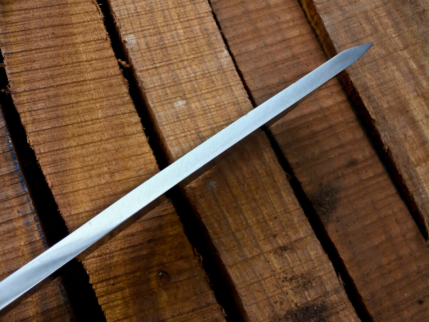 CUSTOM HANDMADE D2 STEEL HUNTING KNIFE WITH LEATHER SHEATH