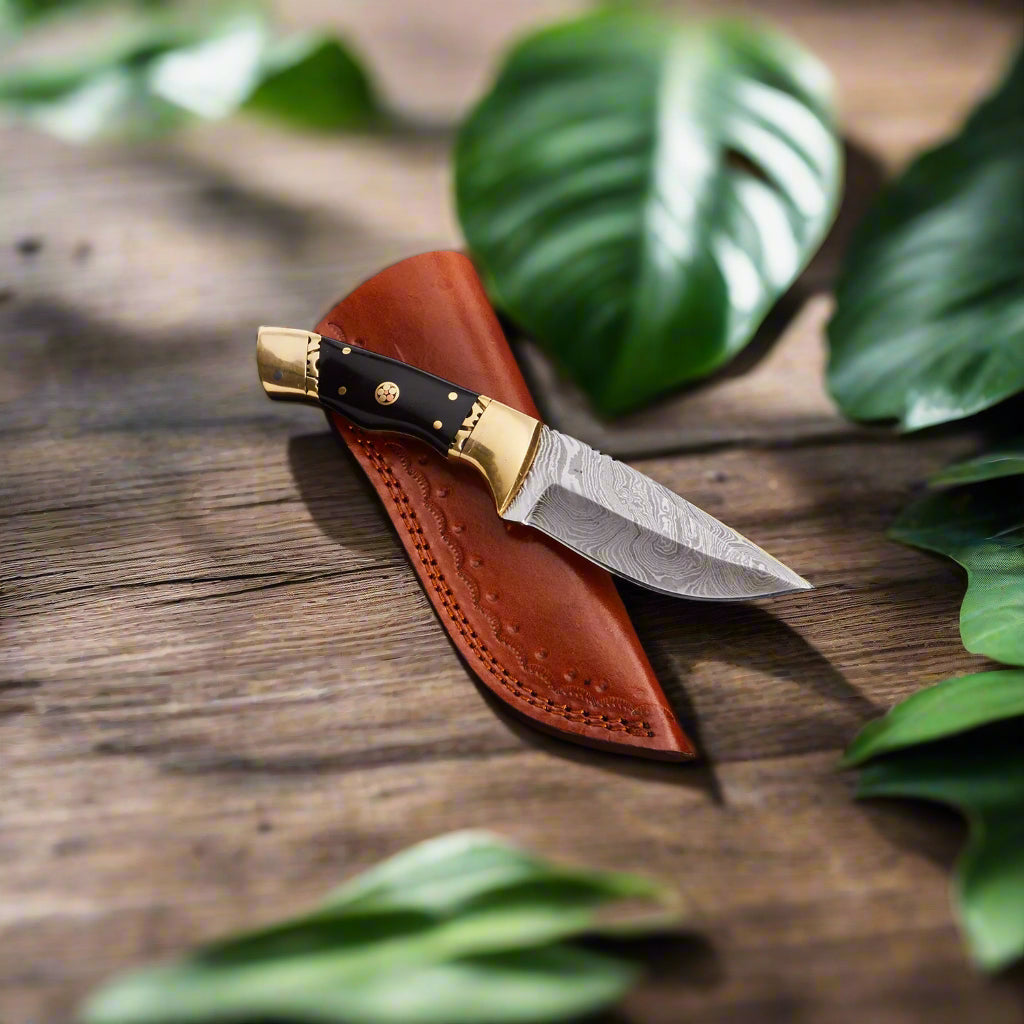 Custom Handmade Damascus Steel Skinner Knife – Buffalo Horn Handle, Leather Sheath