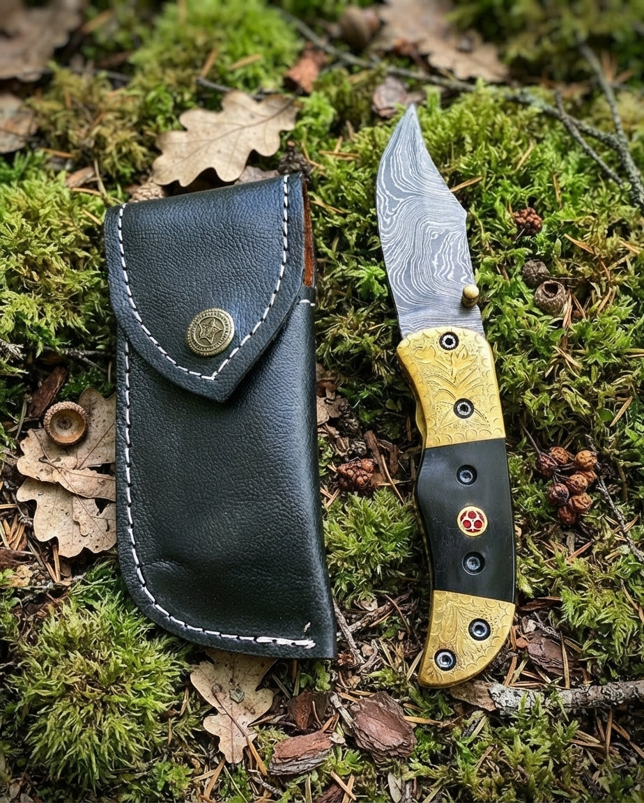 Pakka wood Damascus knife with genuine leather sheath