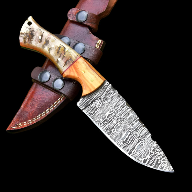 Custom Handmade Damascus Steel Skinner knife Handle Ram Horn/Olive Wood With Leather Sheath