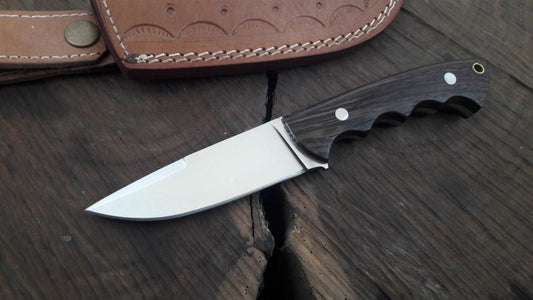 CUSTOM HANDMADE D2 STEEL HUNTING KNIFE Handle made of Wood