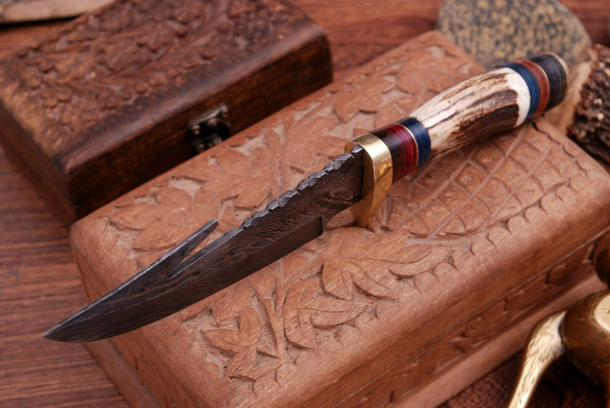 CUSTOM HAND FORGED DAMASCUS STEEL HUNTING KNIFE W/ STAG HANDLE