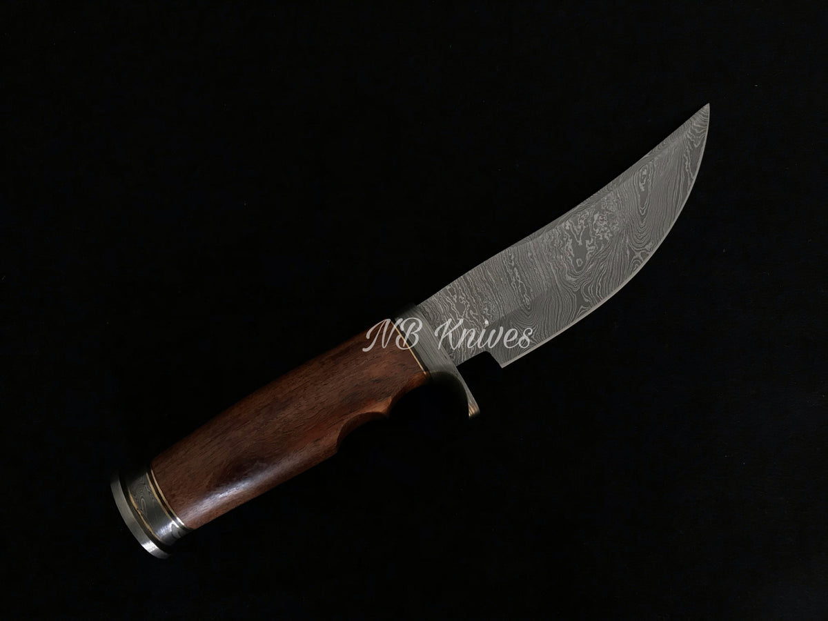 Handcrafted Damascus hunting knife with Rosewood handle, Damascus guard, and leather sheath