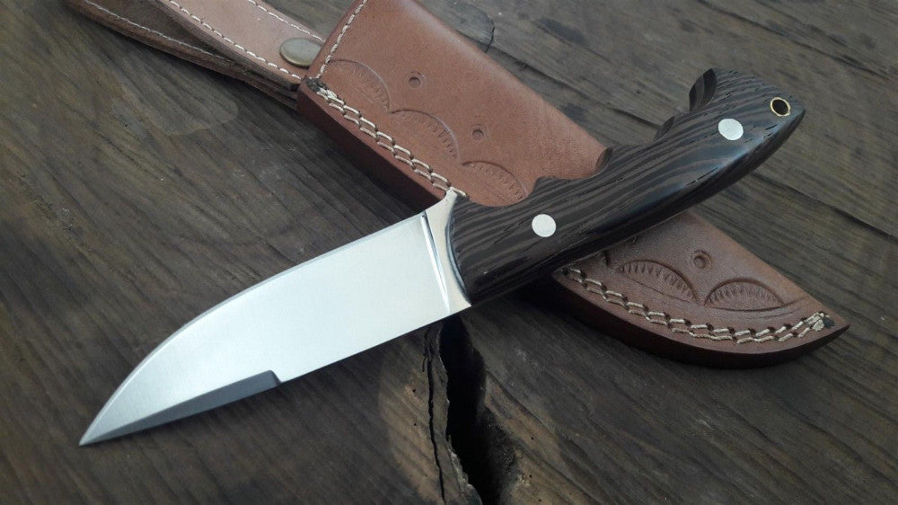 CUSTOM HANDMADE D2 STEEL HUNTING KNIFE Handle made of Wood