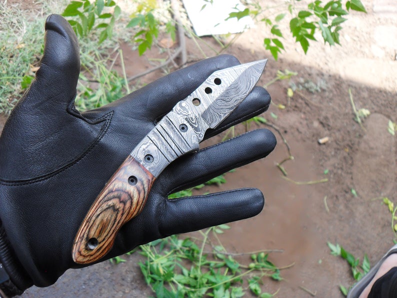 Damascus Steel Folding Pocket Knife with Pakka Wood Handle