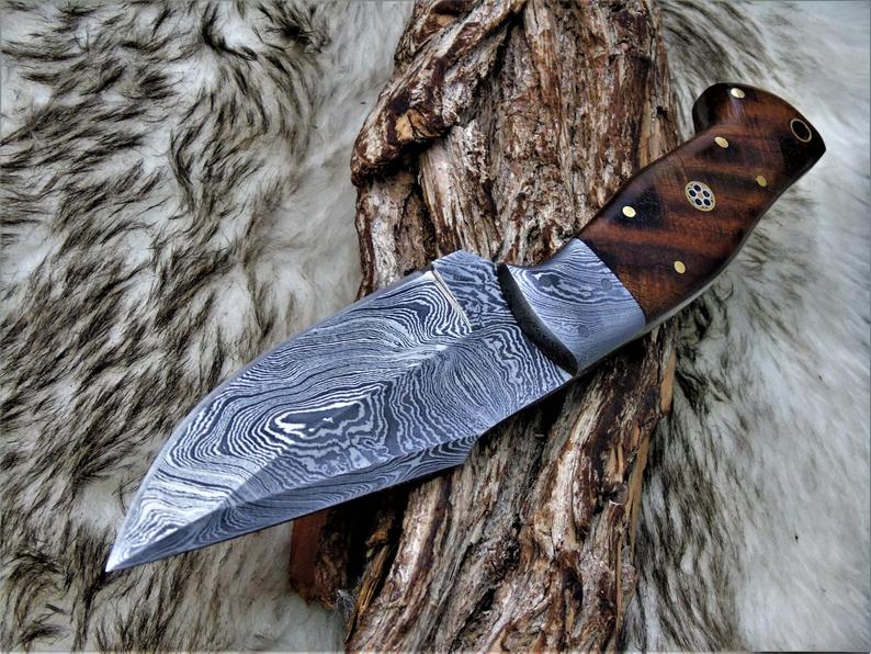 CUSTOM HANDMADE DAMASCUS STEEL HUNTING KNIFE Handle Rose Wood