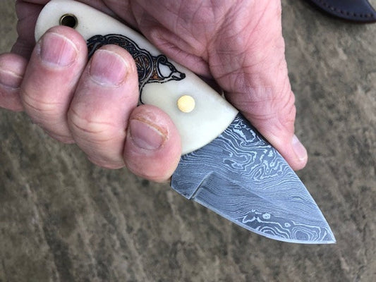 Craftsman made Skinning Knife - Scrimshaw of Bear in Viking style - Giraffe bone handle with Damascus blade
