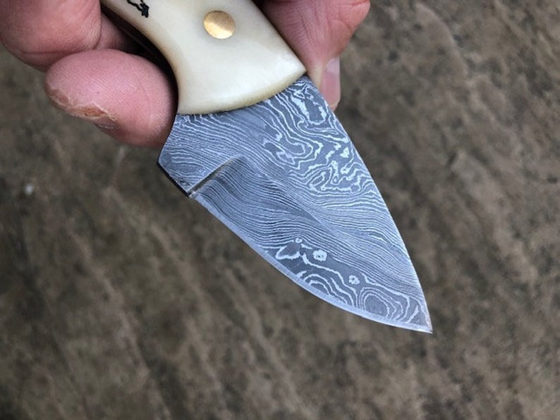 Craftsman made Skinning Knife - Scrimshaw of Bear in Viking style - Giraffe bone handle with Damascus blade