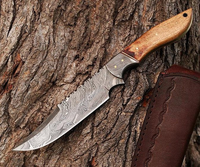 BEAUTIFUL DAMASCUS STEEL KNIFE HANDLE WALNUTWOOD - NB CUTLERY LTD