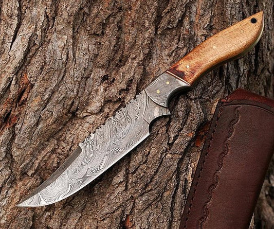 BEAUTIFUL DAMASCUS STEEL KNIFE HANDLE WALNUTWOOD - NB CUTLERY LTD