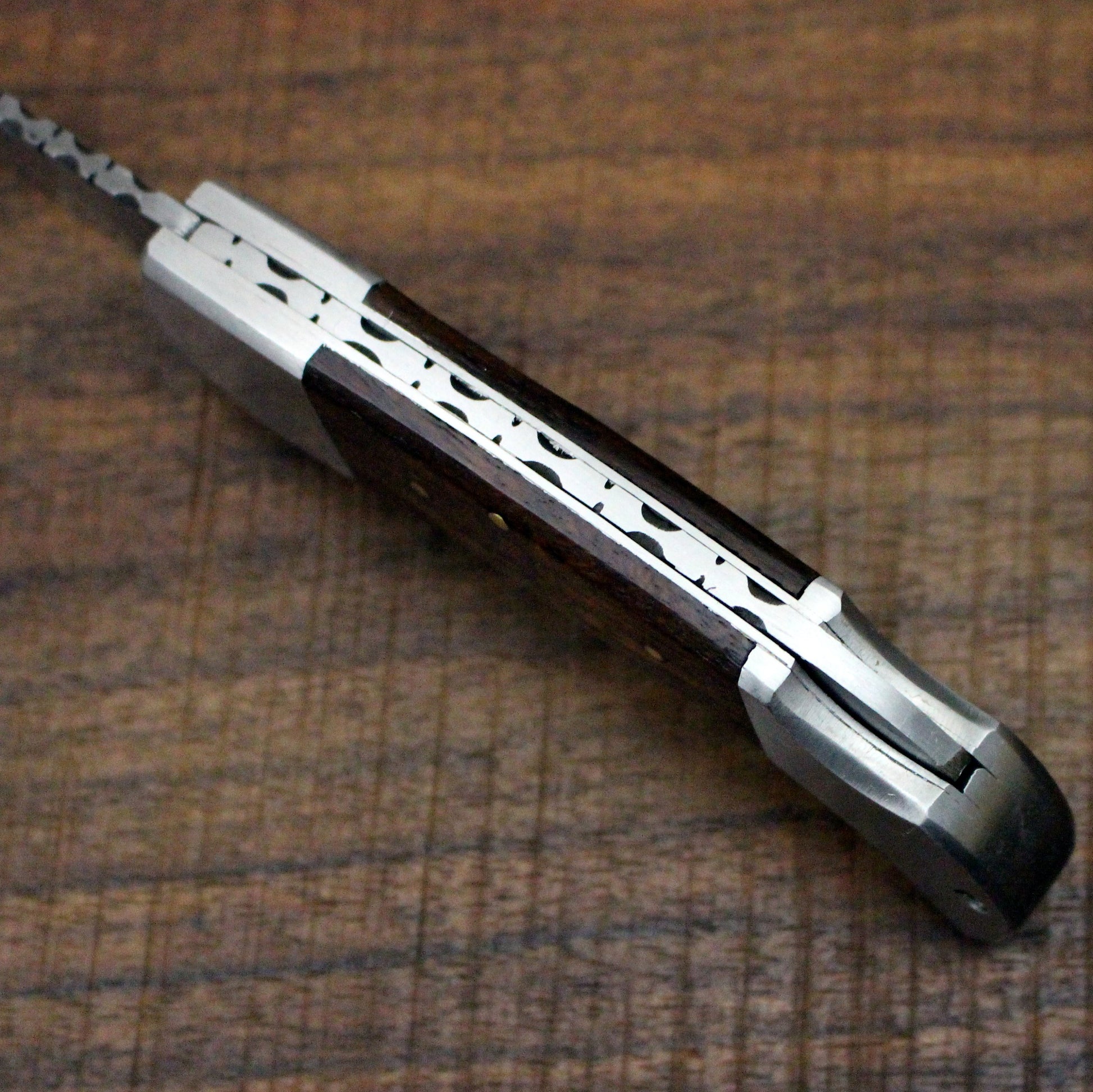 Folding Knife with Lock Back Mechanism - NB CUTLERY LTD