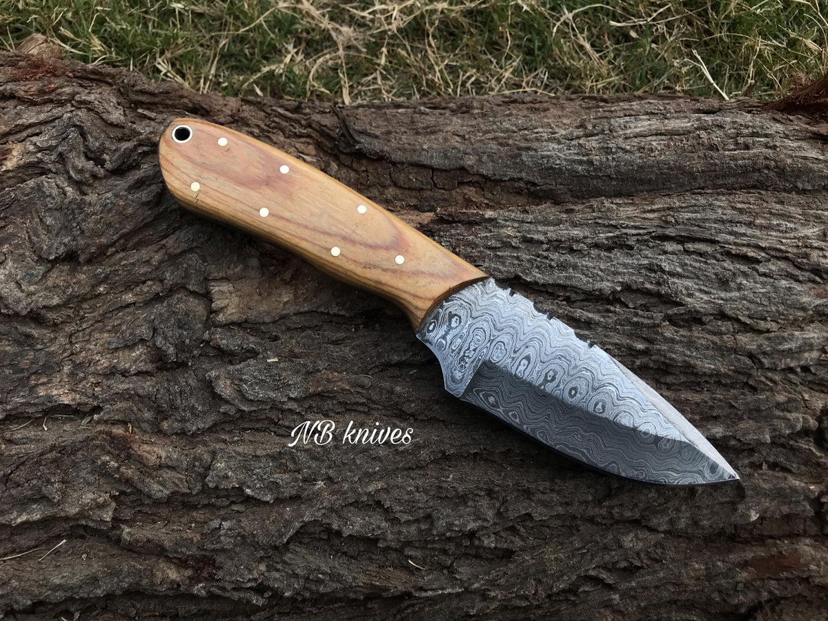 Hand-Forged Damascus Skinner Knife with Olive Wood Grip & Leather Sheath