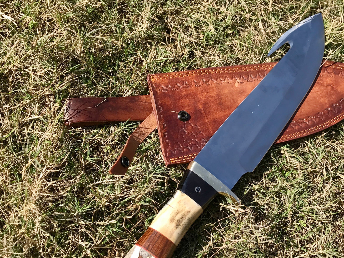 CUSTOM HANDMADE D2 STEEL STAG HORN HUNTING KNIFE WITH LEATHER SHEATH