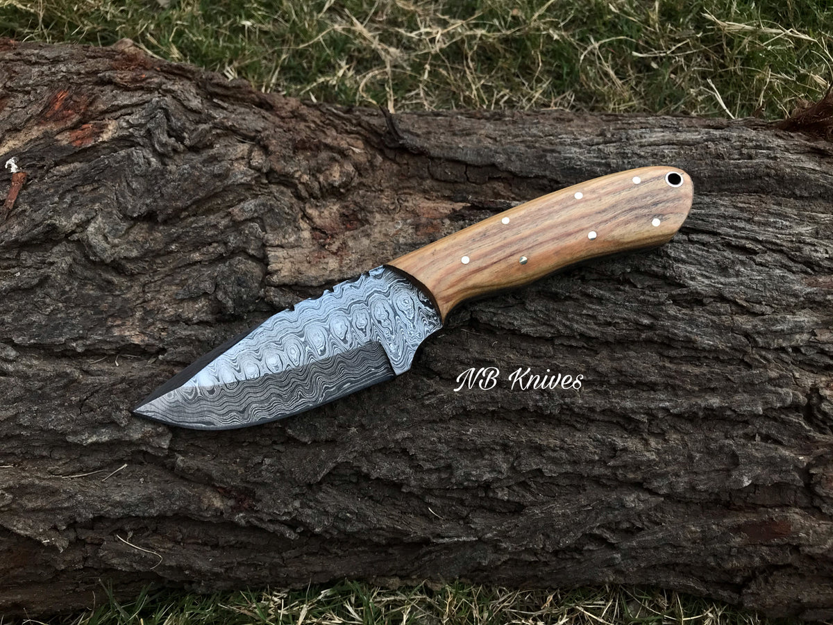 Hand-Forged Damascus Skinner Knife with Olive Wood Grip & Leather Sheath