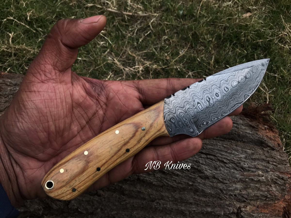 Hand-Forged Damascus Skinner Knife with Olive Wood Grip & Leather Sheath