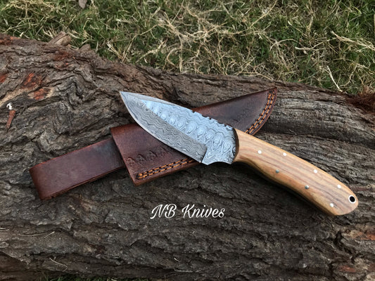Hand-Forged Damascus Skinner Knife with Olive Wood Grip & Leather Sheath