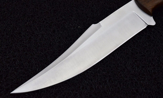 CUSTOM HANDMADE D2 STEEL HUNTING KNIFE WITH ROSEWOOD HANDEL