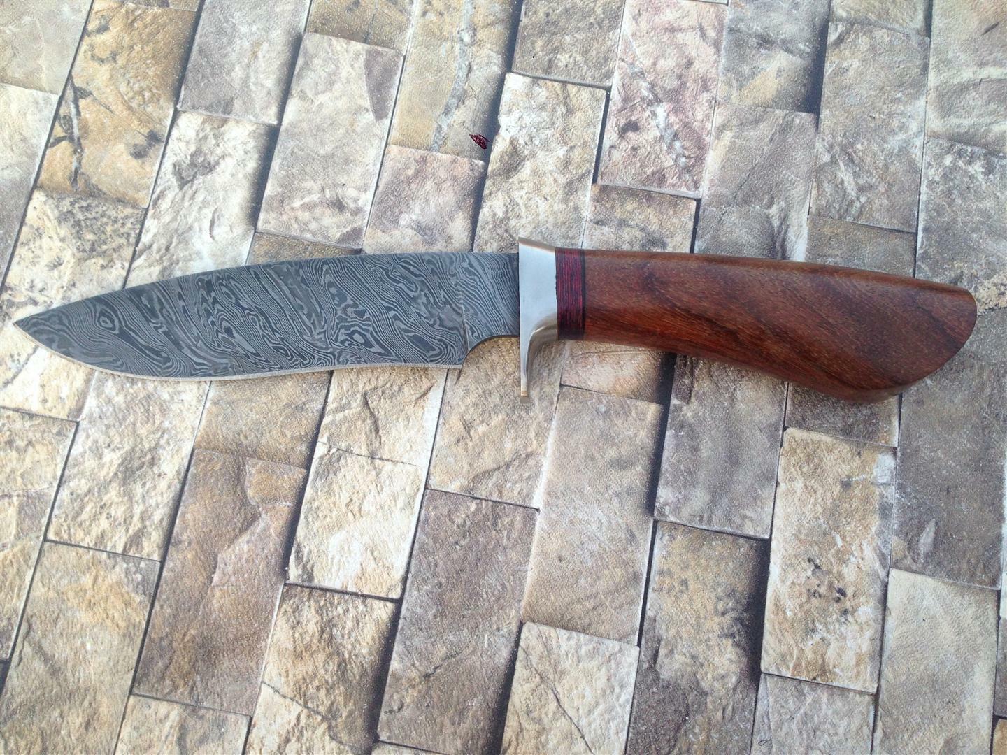 CUSTOM HANDMADE DAMASCUS STEEL KNIFE /ROSEWOOD HANDLE