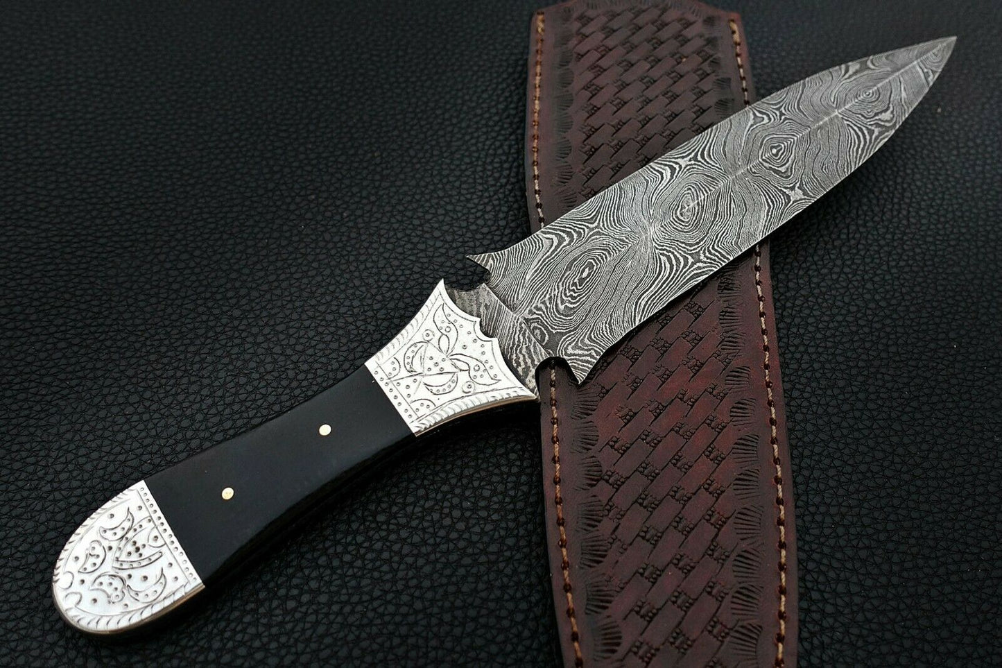 Custom Made Damascus Steel Hunting Bowie Knife Full Tang