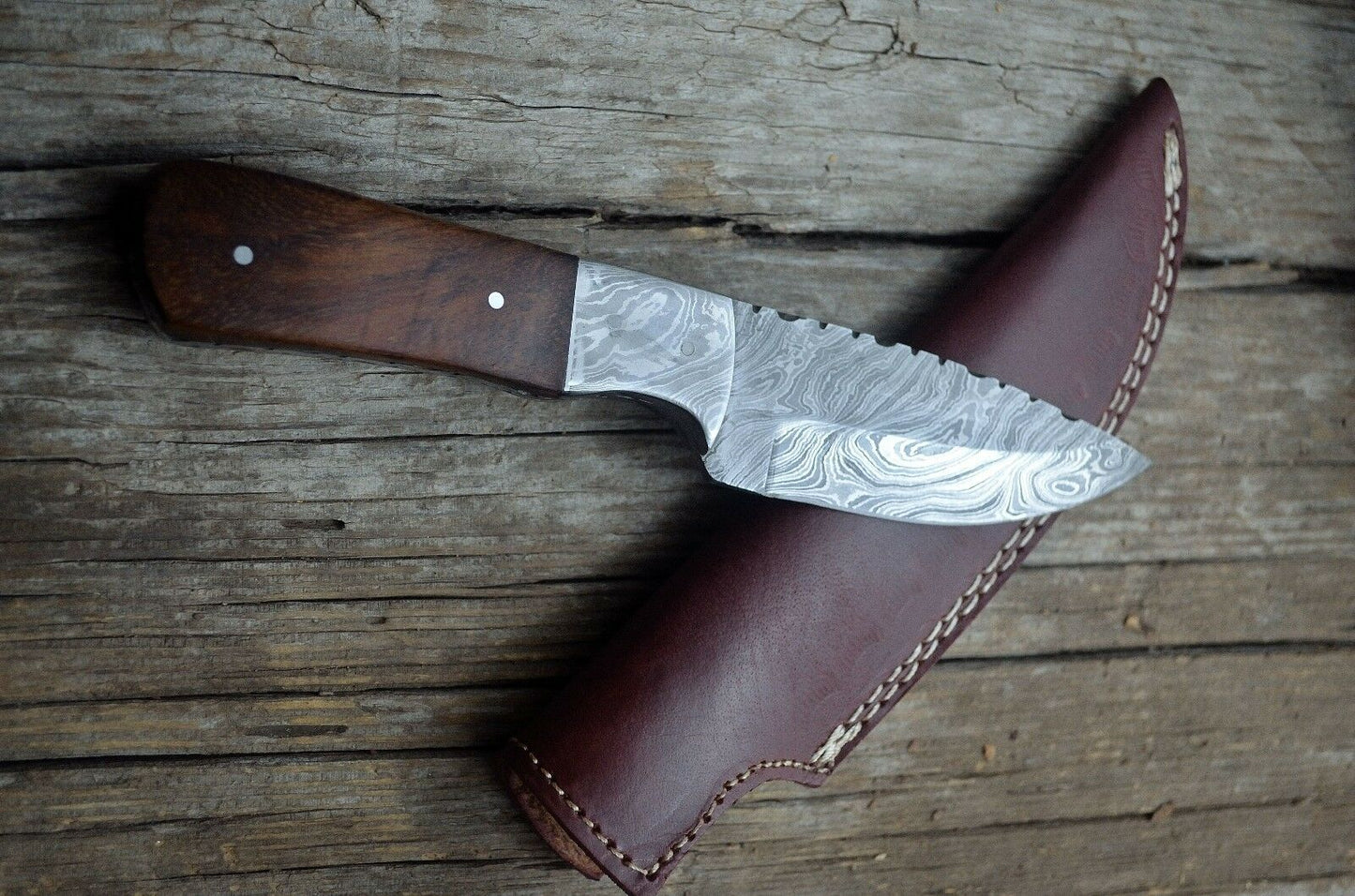 Custom Made Hand Forged Damascus Hunting knife Handle Material WALNUT WOOD