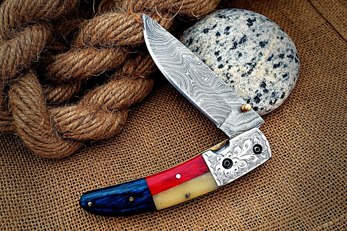 BEAUTIFUL HAND MADE DAMASCUS STEEL FOLDING KNIFE  (LINER LOCK)