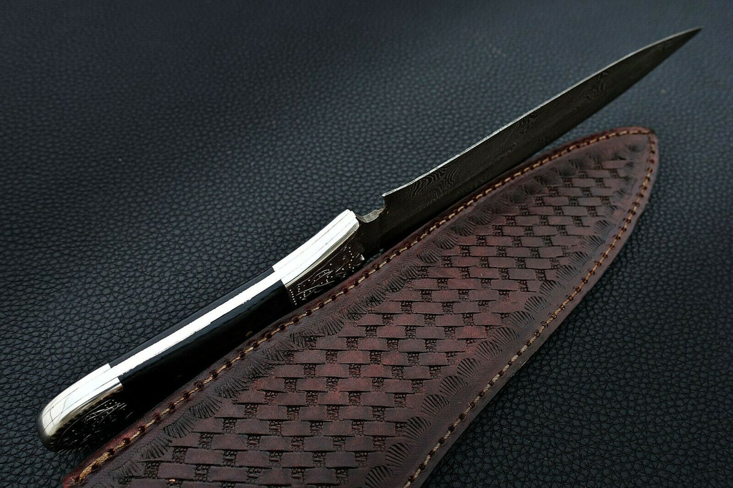 Custom Made Damascus Steel Hunting Bowie Knife Full Tang