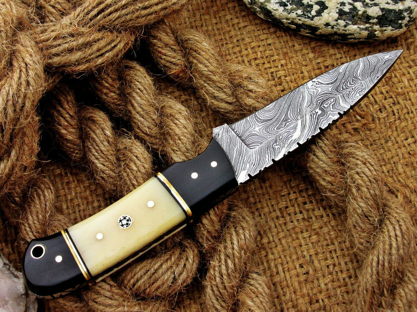 CUSTOM HANDMADE DAMASCUS HUNTING KNIFE Handle Material , horn , bone