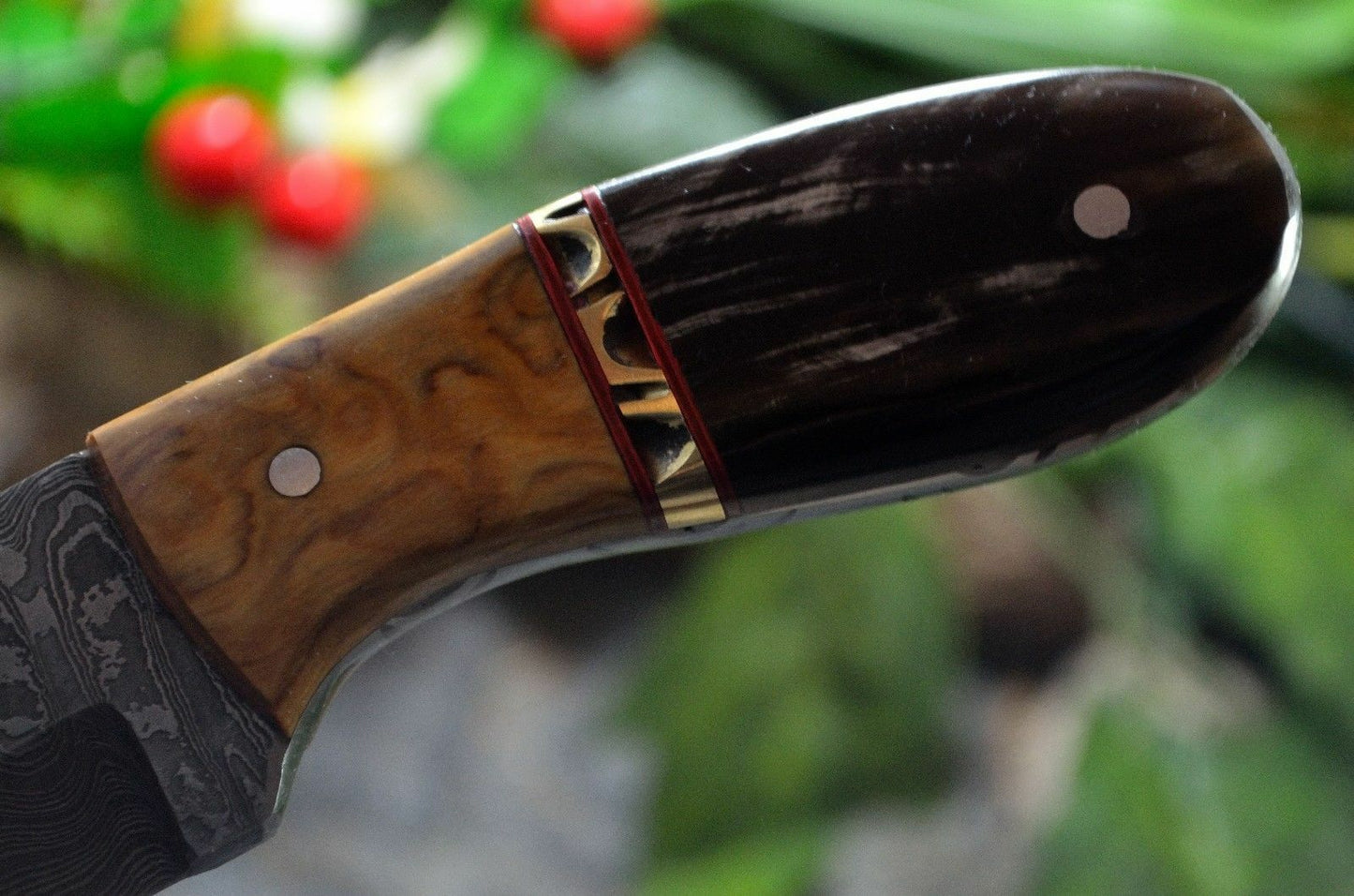 CUSTOM HANDMADE DAMASCUS STEEL BULL HORN & OLIVE WOOD HUNTING KNIFE