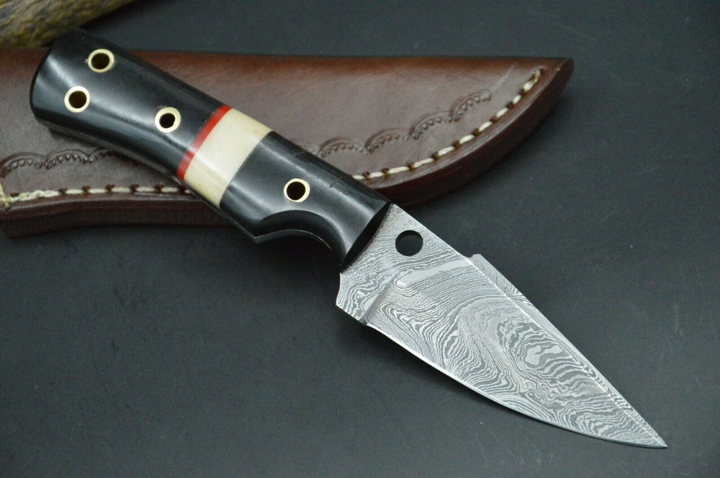 CUSTOM HANDMADE DAMASCUS STEEL HUNTING KNIFE HANDLE BUFFALO HORN CAMEL BONE