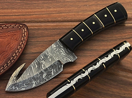 CUSTOM HAND DAMASCUS STEEL GUTHOOK KNIFE WITH BUFFLAO HORN