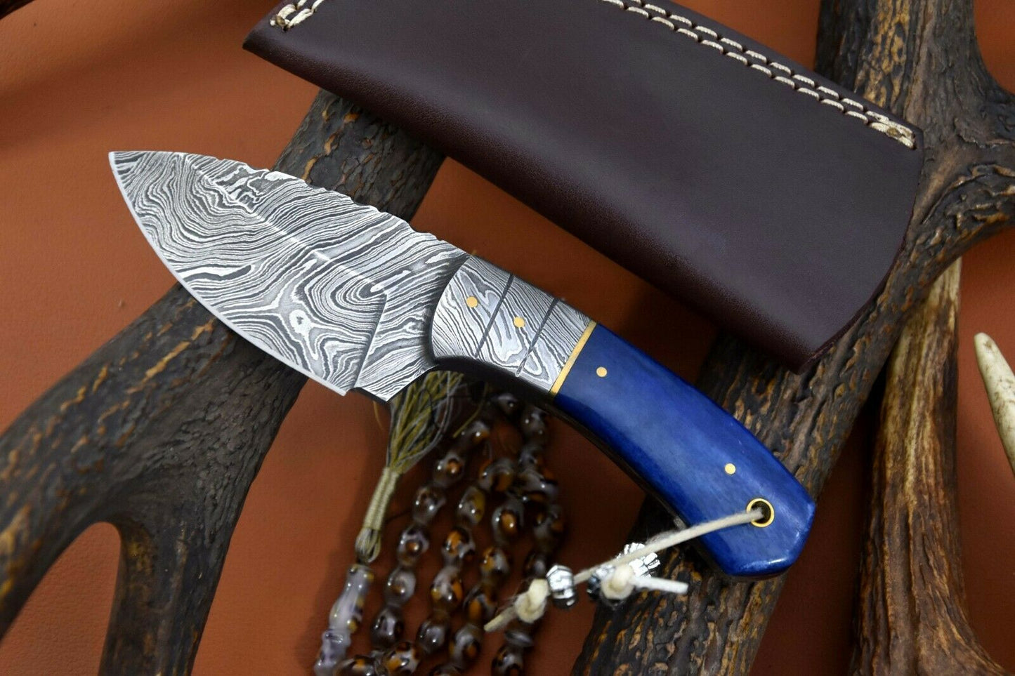 CUSTOM HANDMADE DAMASCUS HUNTING KNIFE Handle Camle Bone Blue  Bolster Damascus Steel