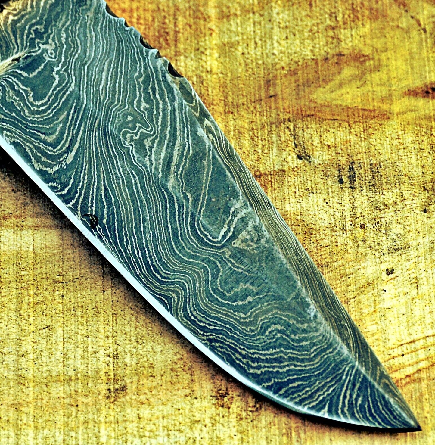Beautiful Custom Handmade Damascus Steel Hunting Knife,Handle Bufalo Horn&Sheath
