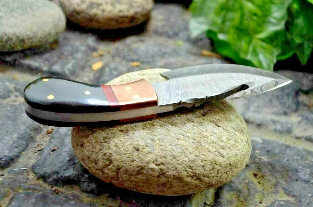 Custom Handmade Damascus Steel Gut Hook Knife Handle Hardwood With Leather Sheath Tactical fixed blade skinner Premium skinner knives