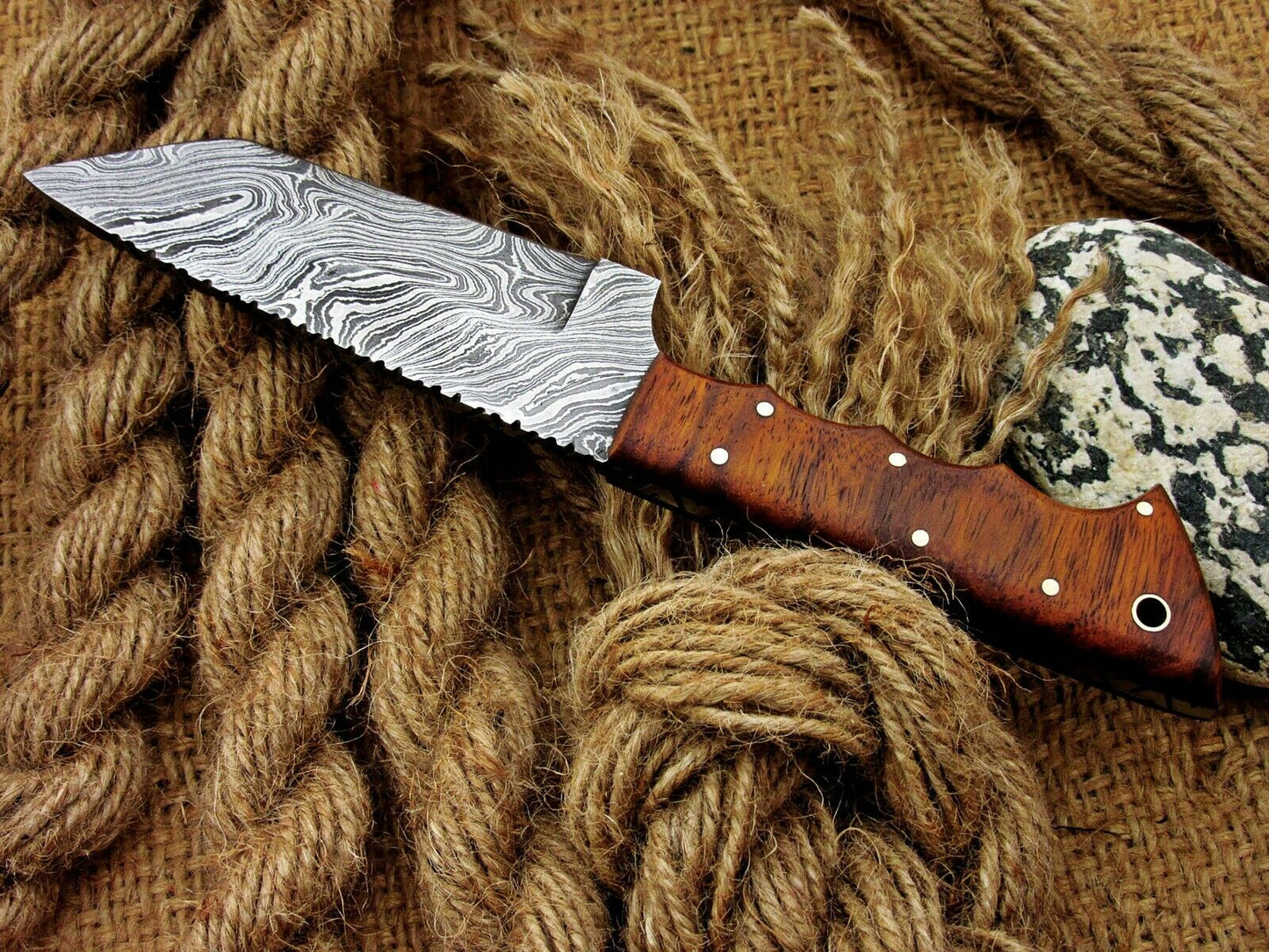 CUSTOM HANDMADE DAMASCUS HUNTING KNIFE Handle Material , rose wood