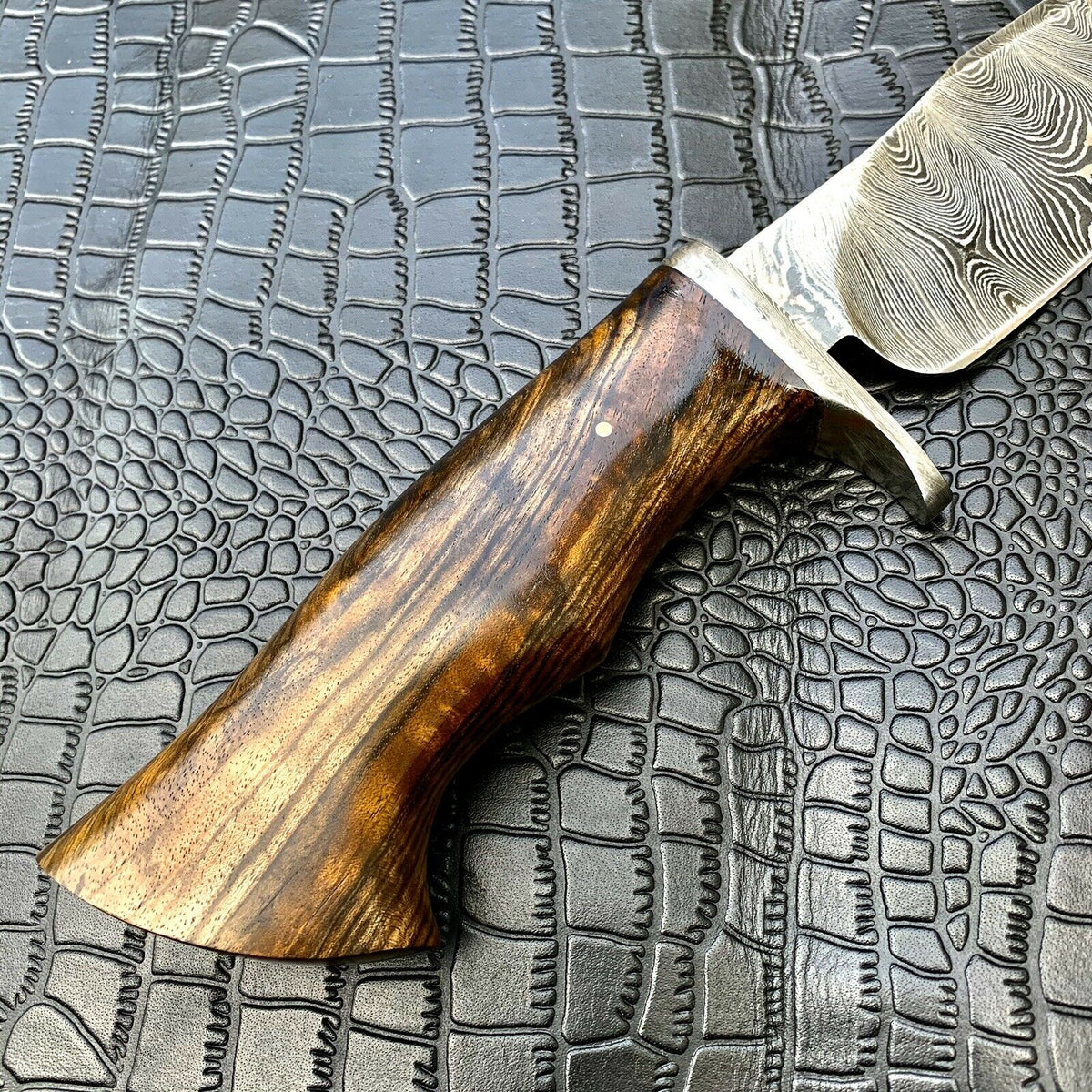 CUSTOM HANDMADE DAMASCUS HUNTING KNIFE WITH LEATHER SHEATH