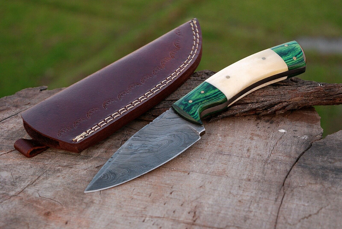 CUSTOM HANDMADE DAMASCUS STEEL HUNTING KNIFE HANDLE CAMEL BONE HARDWOOD