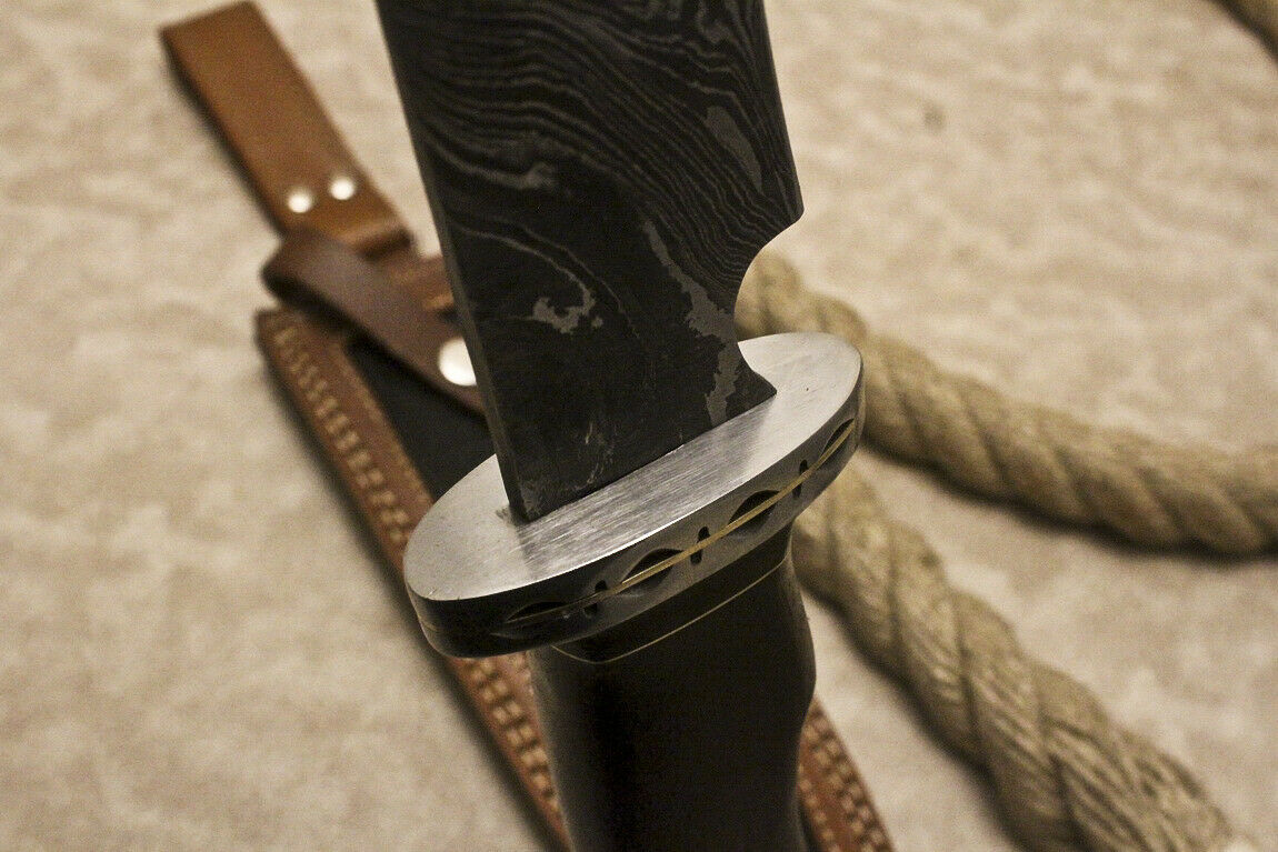 CUSTOM HANDMADE DAMASCUS ART HUNTING BOWIE KNIFE WALNUT WOOD