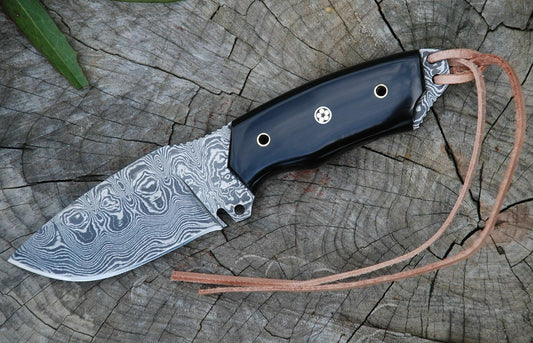 CUSTOM HANDMADE DAMASCUS STEEL BULL HORN FULL TANG HUNTING KNIFE