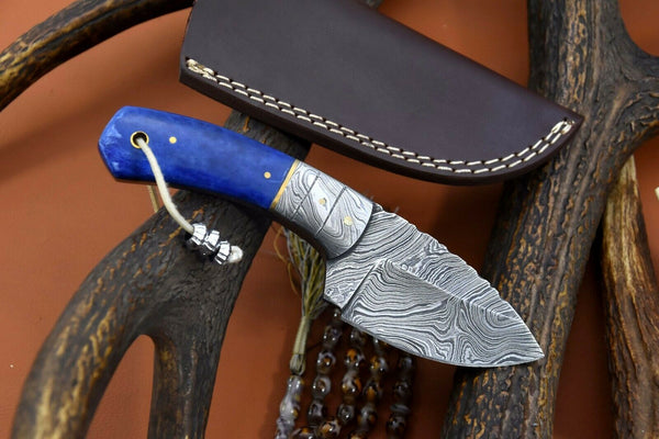 CUSTOM HANDMADE DAMASCUS HUNTING KNIFE Handle Camle Bone Blue  Bolster Damascus Steel