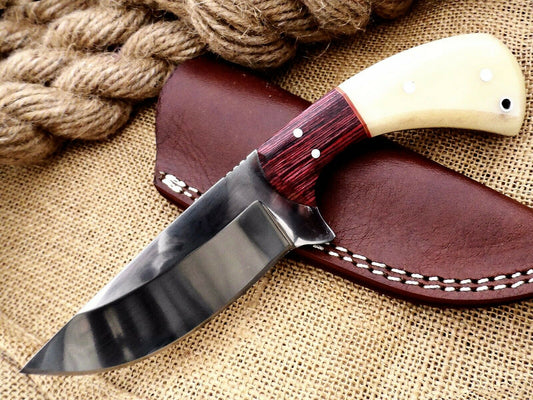CUSTOM HANDMADE D2 STEEL HUNTING KNIFE Handle Material , paka wood bolster and bone